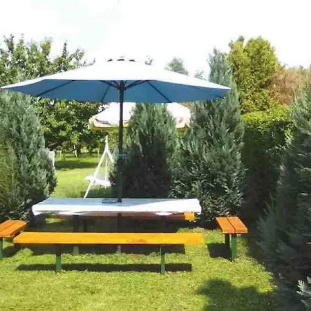 게스트하우스 Klimatizalt, Medences, Jakuzzis Nyaralo A Balatonnal! Kőröshegy