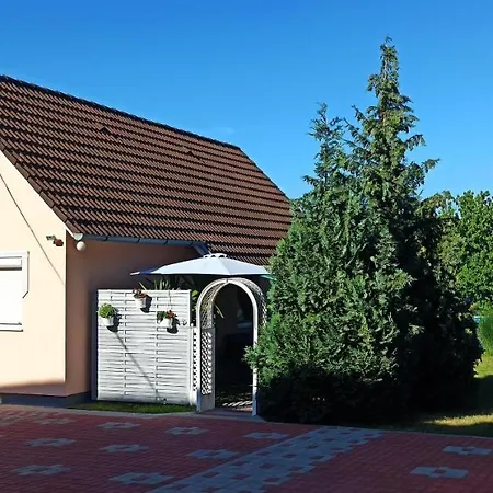 Klimatizalt, Medences, Jakuzzis Nyaralo A Balatonnal! Гостевой дом *