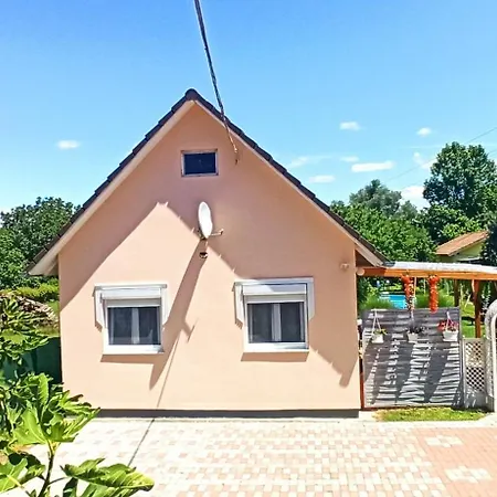 Klimatizalt, Medences, Jakuzzis Nyaralo A Balatonnal! *