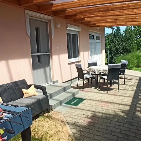 Klimatizalt, Medences, Jakuzzis Nyaralo A Balatonnal! Kőröshegy